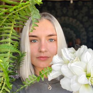 Meet your Posher, Kira